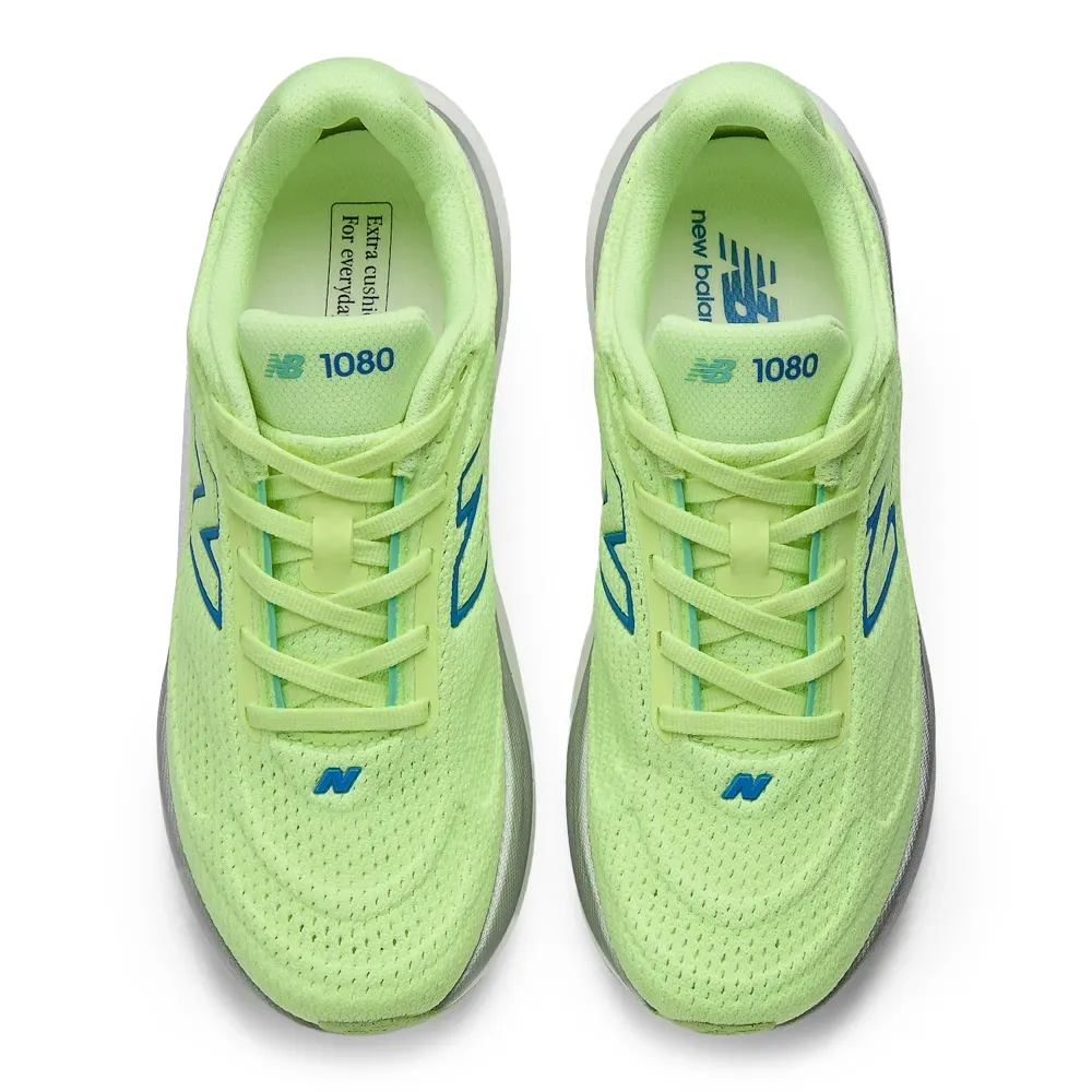 Tênis feminino New Balance 1080v15 verde claro vista superior mostrando design e cabedal respirável